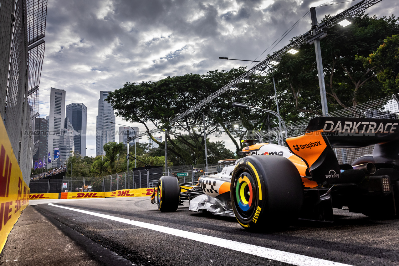 GP SINGAPORE, Lando Norris (GBR) McLaren MCL38.

21.09.2024. Formula 1 World Championship, Rd 18, Singapore Grand Prix, Marina Bay Street Circuit, Singapore, Qualifiche Day.

- www.xpbimages.com, EMail: requests@xpbimages.com © Copyright: Bearne / XPB Images