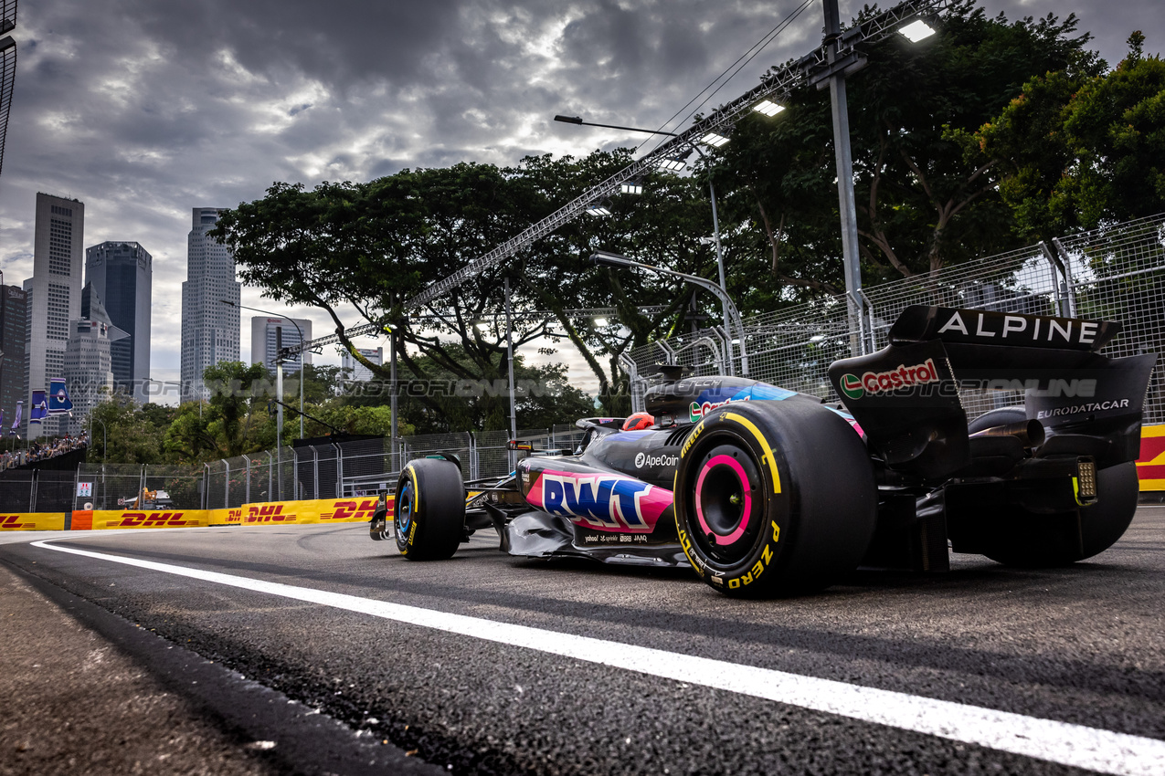 GP SINGAPORE, Esteban Ocon (FRA) Alpine F1 Team A524.

21.09.2024. Formula 1 World Championship, Rd 18, Singapore Grand Prix, Marina Bay Street Circuit, Singapore, Qualifiche Day.

- www.xpbimages.com, EMail: requests@xpbimages.com © Copyright: Bearne / XPB Images