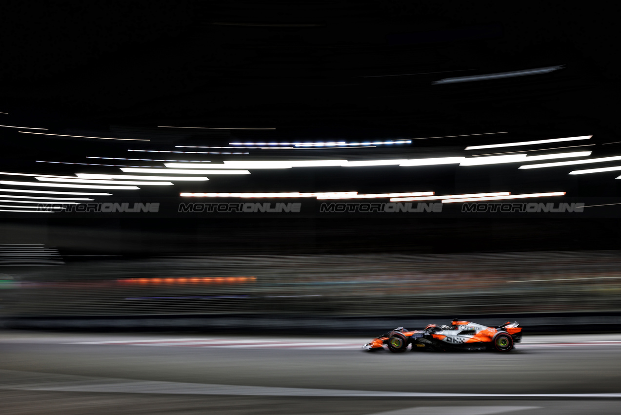 GP SINGAPORE, Oscar Piastri (AUS) McLaren MCL38.

21.09.2024. Formula 1 World Championship, Rd 18, Singapore Grand Prix, Marina Bay Street Circuit, Singapore, Qualifiche Day.

- www.xpbimages.com, EMail: requests@xpbimages.com © Copyright: Charniaux / XPB Images