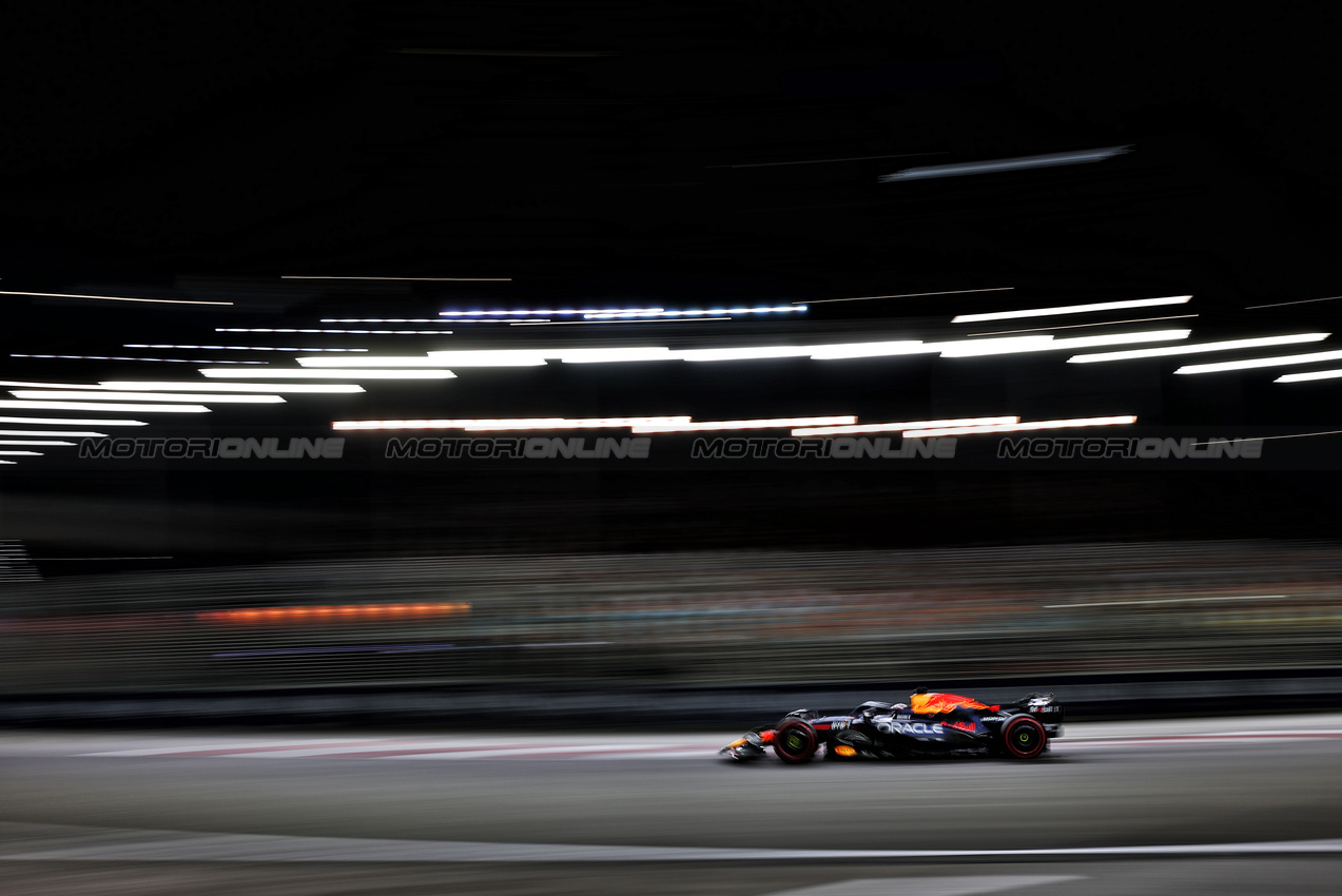 GP SINGAPORE, Max Verstappen (NLD) Red Bull Racing RB20.

21.09.2024. Formula 1 World Championship, Rd 18, Singapore Grand Prix, Marina Bay Street Circuit, Singapore, Qualifiche Day.

- www.xpbimages.com, EMail: requests@xpbimages.com © Copyright: Charniaux / XPB Images