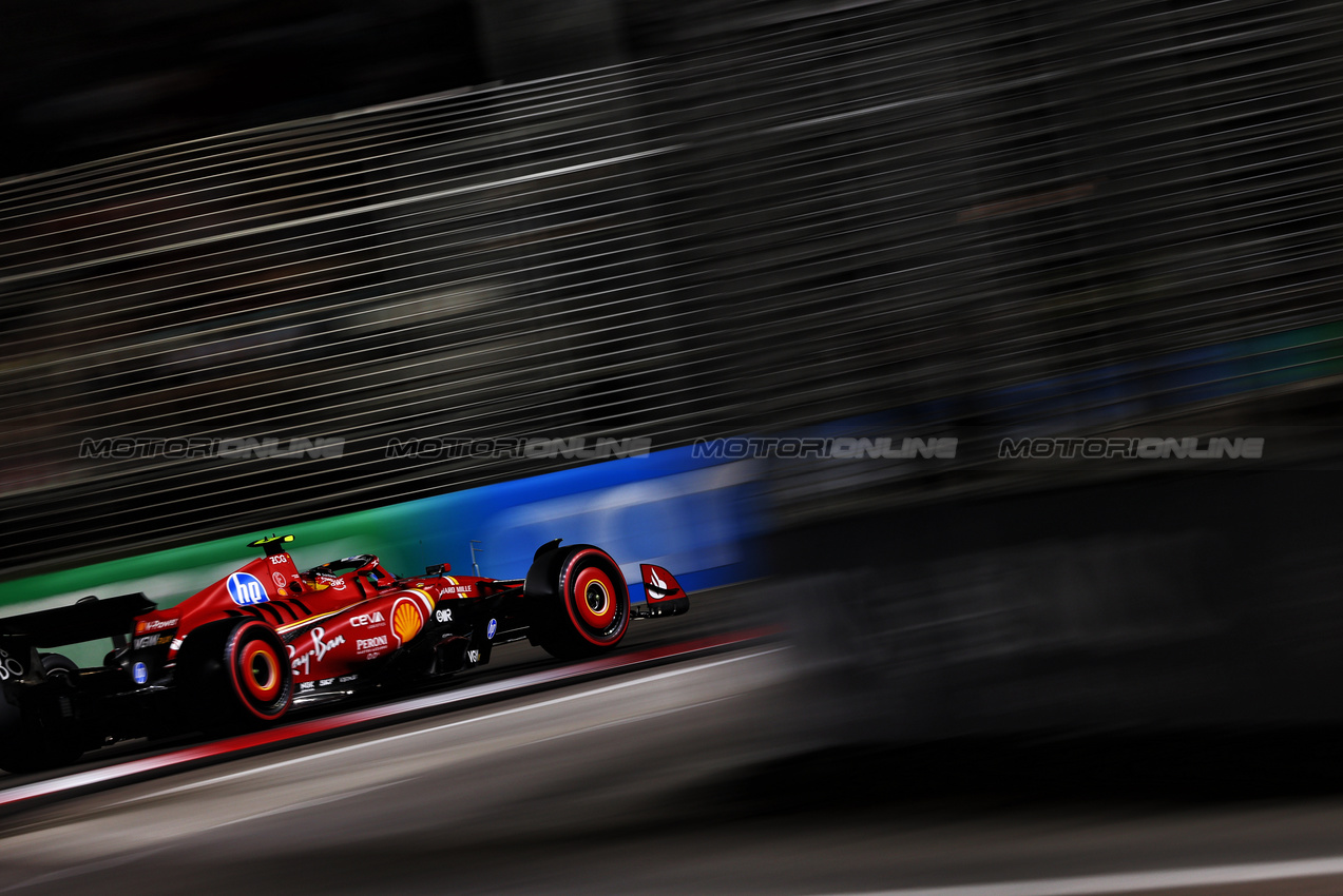 GP SINGAPORE, Carlos Sainz Jr (ESP) Ferrari SF-24.

21.09.2024. Formula 1 World Championship, Rd 18, Singapore Grand Prix, Marina Bay Street Circuit, Singapore, Qualifiche Day.

- www.xpbimages.com, EMail: requests@xpbimages.com © Copyright: Charniaux / XPB Images