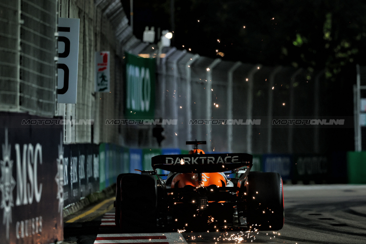 GP SINGAPORE, Oscar Piastri (AUS) McLaren MCL38.

21.09.2024. Formula 1 World Championship, Rd 18, Singapore Grand Prix, Marina Bay Street Circuit, Singapore, Qualifiche Day.

- www.xpbimages.com, EMail: requests@xpbimages.com © Copyright: Charniaux / XPB Images