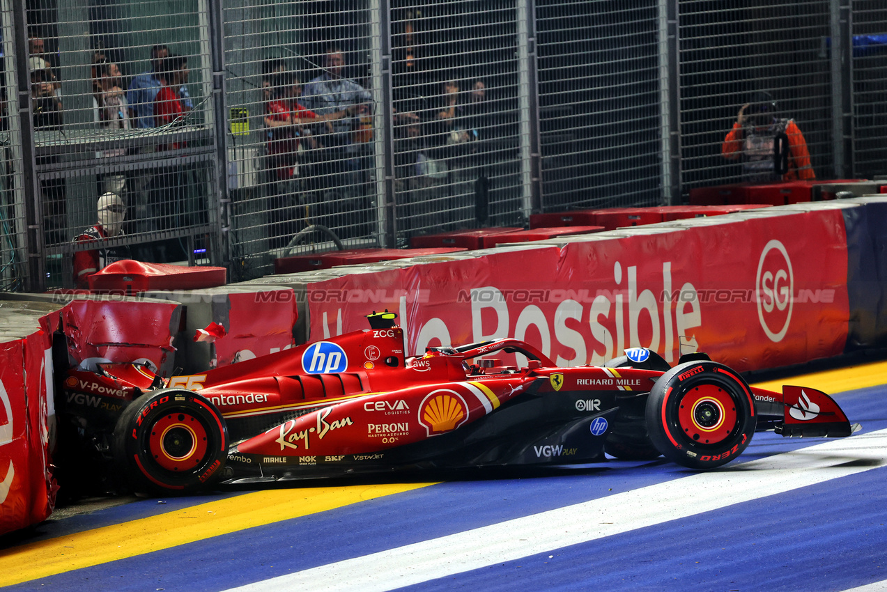 GP SINGAPORE, Carlos Sainz Jr (ESP) Ferrari SF-24 crashed in qualifying.

21.09.2024. Formula 1 World Championship, Rd 18, Singapore Grand Prix, Marina Bay Street Circuit, Singapore, Qualifiche Day.

- www.xpbimages.com, EMail: requests@xpbimages.com © Copyright: Batchelor / XPB Images