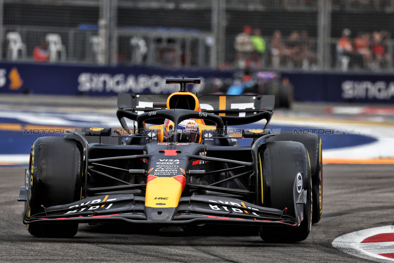 GP SINGAPORE, Max Verstappen (NLD) Red Bull Racing RB20.

21.09.2024. Formula 1 World Championship, Rd 18, Singapore Grand Prix, Marina Bay Street Circuit, Singapore, Qualifiche Day.

- www.xpbimages.com, EMail: requests@xpbimages.com © Copyright: Moy / XPB Images