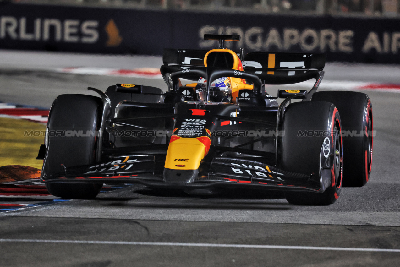 GP SINGAPORE, Max Verstappen (NLD) Red Bull Racing RB20.

21.09.2024. Formula 1 World Championship, Rd 18, Singapore Grand Prix, Marina Bay Street Circuit, Singapore, Qualifiche Day.

- www.xpbimages.com, EMail: requests@xpbimages.com © Copyright: Bearne / XPB Images