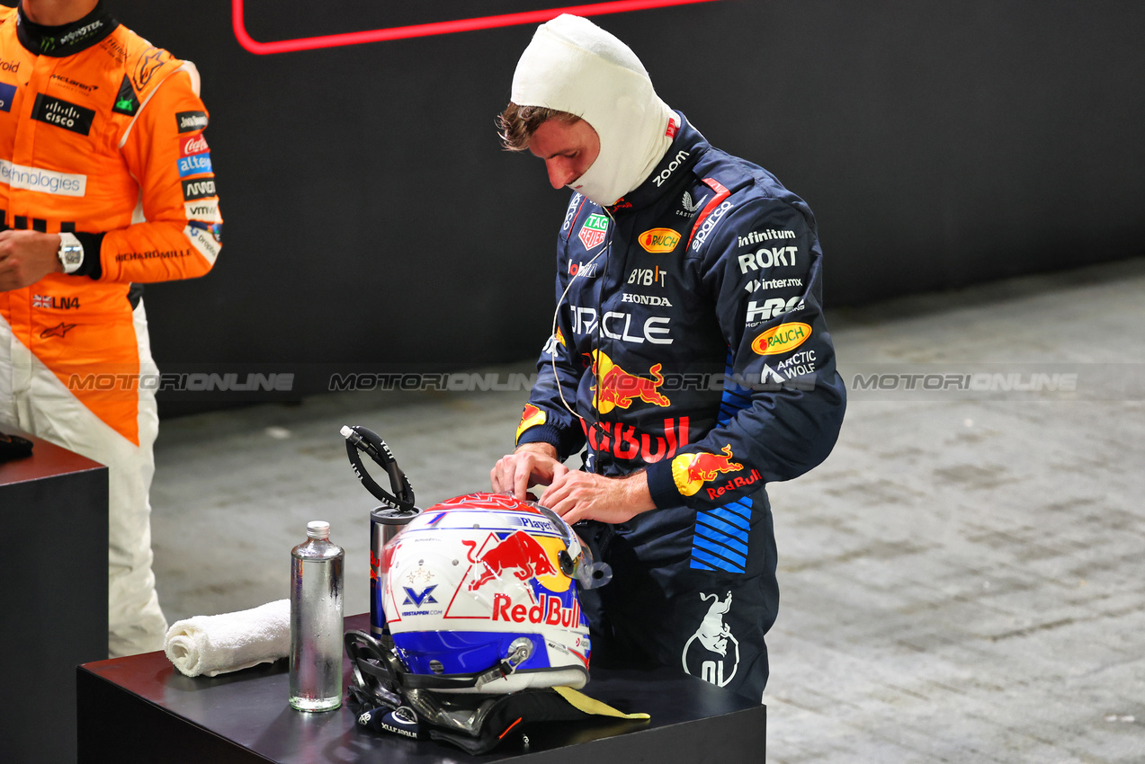 GP SINGAPORE, Max Verstappen (NLD) Red Bull Racing in qualifying parc ferme.

21.09.2024. Formula 1 World Championship, Rd 18, Singapore Grand Prix, Marina Bay Street Circuit, Singapore, Qualifiche Day.

- www.xpbimages.com, EMail: requests@xpbimages.com © Copyright: Batchelor / XPB Images