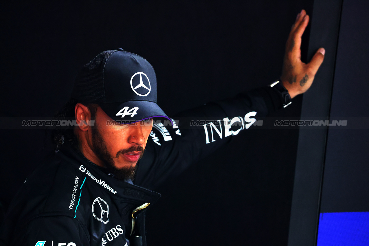 GP SINGAPORE, Lewis Hamilton (GBR) Mercedes AMG F1 in qualifying parc ferme.

21.09.2024. Formula 1 World Championship, Rd 18, Singapore Grand Prix, Marina Bay Street Circuit, Singapore, Qualifiche Day.

- www.xpbimages.com, EMail: requests@xpbimages.com © Copyright: Batchelor / XPB Images