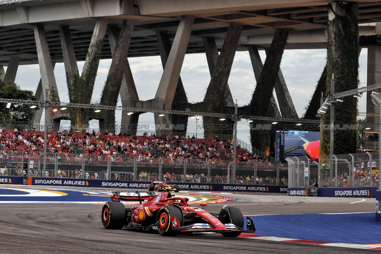 GP SINGAPORE, Carlos Sainz Jr (ESP) Ferrari SF-24.

21.09.2024. Formula 1 World Championship, Rd 18, Singapore Grand Prix, Marina Bay Street Circuit, Singapore, Qualifiche Day.

- www.xpbimages.com, EMail: requests@xpbimages.com © Copyright: Moy / XPB Images