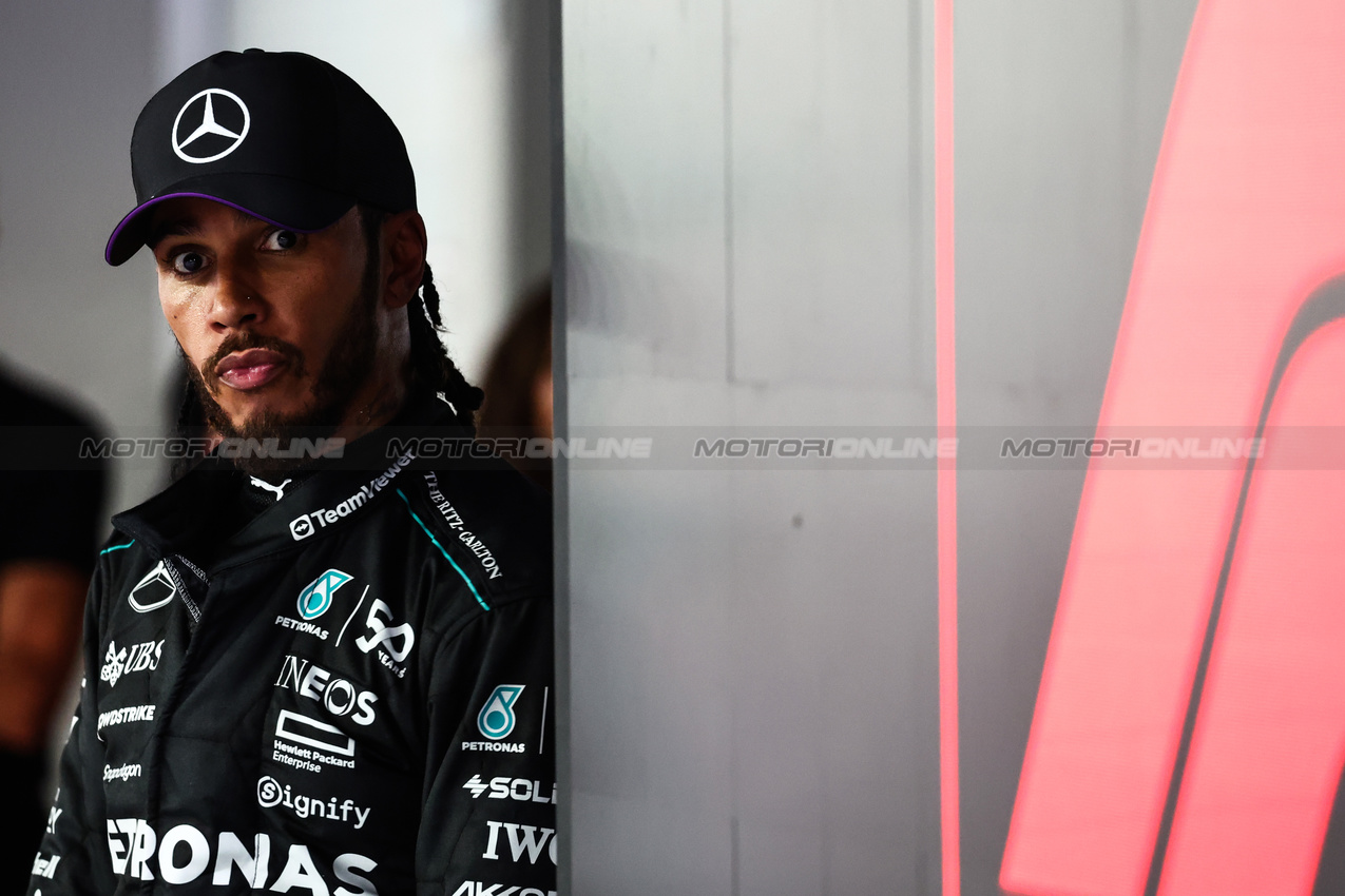 GP SINGAPORE, Lewis Hamilton (GBR), Mercedes AMG F1  
21.09.2024. Formula 1 World Championship, Rd 18, Singapore Grand Prix, Marina Bay Street Circuit, Singapore, Qualifiche Day.
- www.xpbimages.com, EMail: requests@xpbimages.com © Copyright: Charniaux / XPB Images