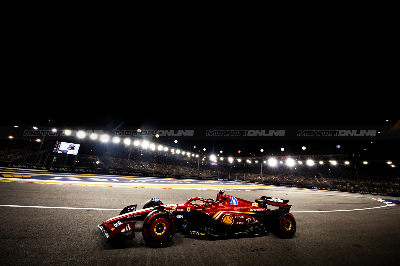 GP SINGAPORE, Carlos Sainz Jr (ESP) Ferrari SF-24.

21.09.2024. Formula 1 World Championship, Rd 18, Singapore Grand Prix, Marina Bay Street Circuit, Singapore, Qualifiche Day.

- www.xpbimages.com, EMail: requests@xpbimages.com © Copyright: Bearne / XPB Images