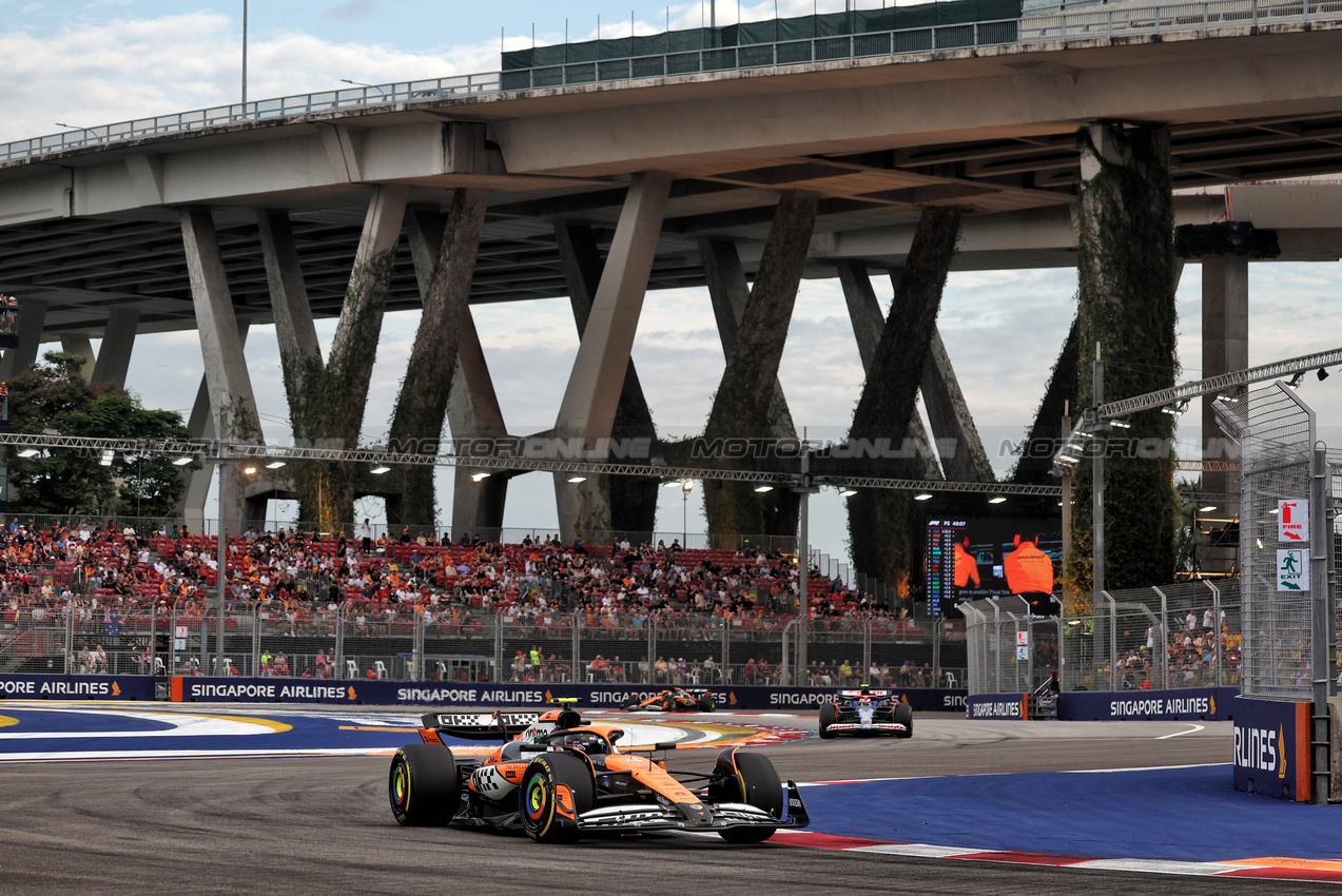 GP SINGAPORE, Lando Norris (GBR) McLaren MCL38.

21.09.2024. Formula 1 World Championship, Rd 18, Singapore Grand Prix, Marina Bay Street Circuit, Singapore, Qualifiche Day.

- www.xpbimages.com, EMail: requests@xpbimages.com © Copyright: Moy / XPB Images