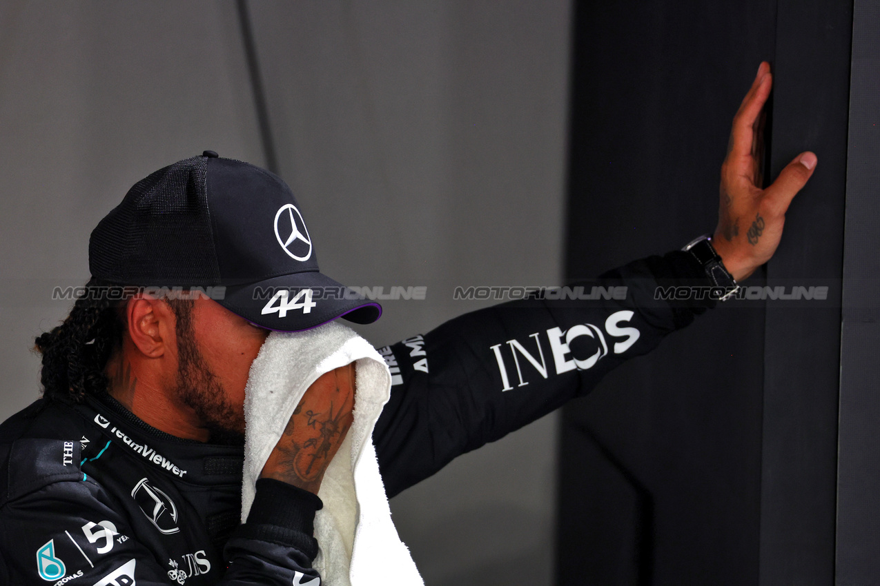 GP SINGAPORE, Lewis Hamilton (GBR) Mercedes AMG F1 in qualifying parc ferme.

21.09.2024. Formula 1 World Championship, Rd 18, Singapore Grand Prix, Marina Bay Street Circuit, Singapore, Qualifiche Day.

 - www.xpbimages.com, EMail: requests@xpbimages.com © Copyright: Coates / XPB Images