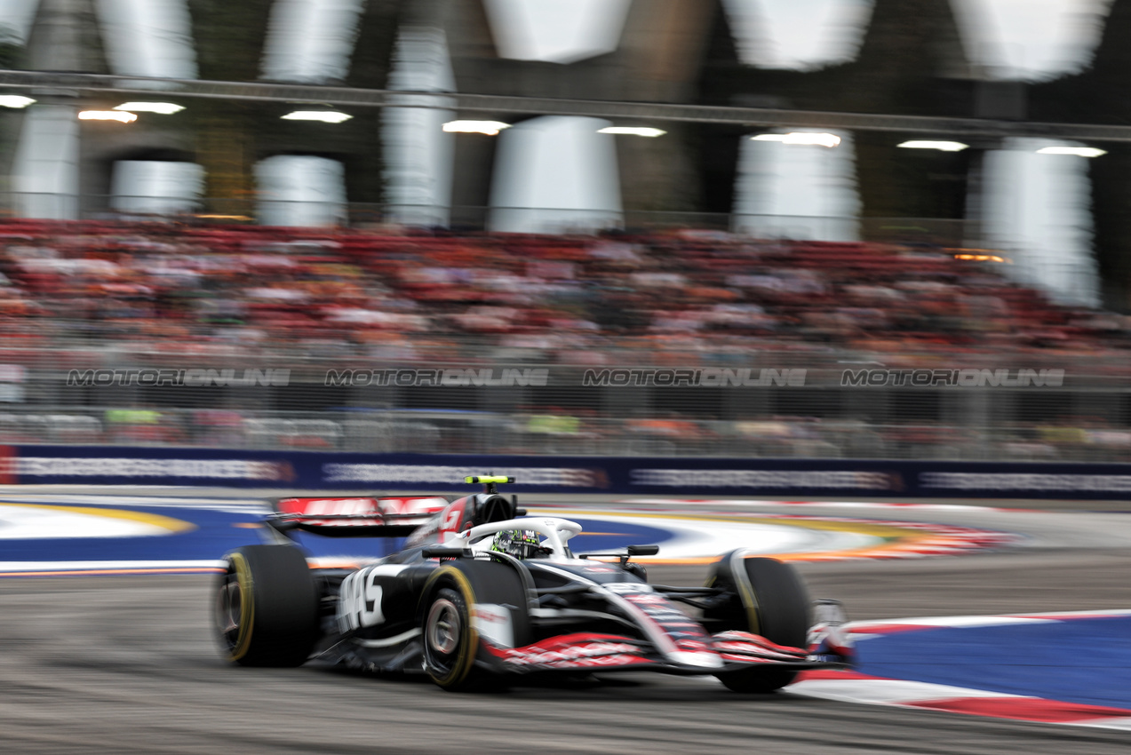 GP SINGAPORE, Nico Hulkenberg (GER) Haas VF-24.

21.09.2024. Formula 1 World Championship, Rd 18, Singapore Grand Prix, Marina Bay Street Circuit, Singapore, Qualifiche Day.

- www.xpbimages.com, EMail: requests@xpbimages.com © Copyright: Moy / XPB Images