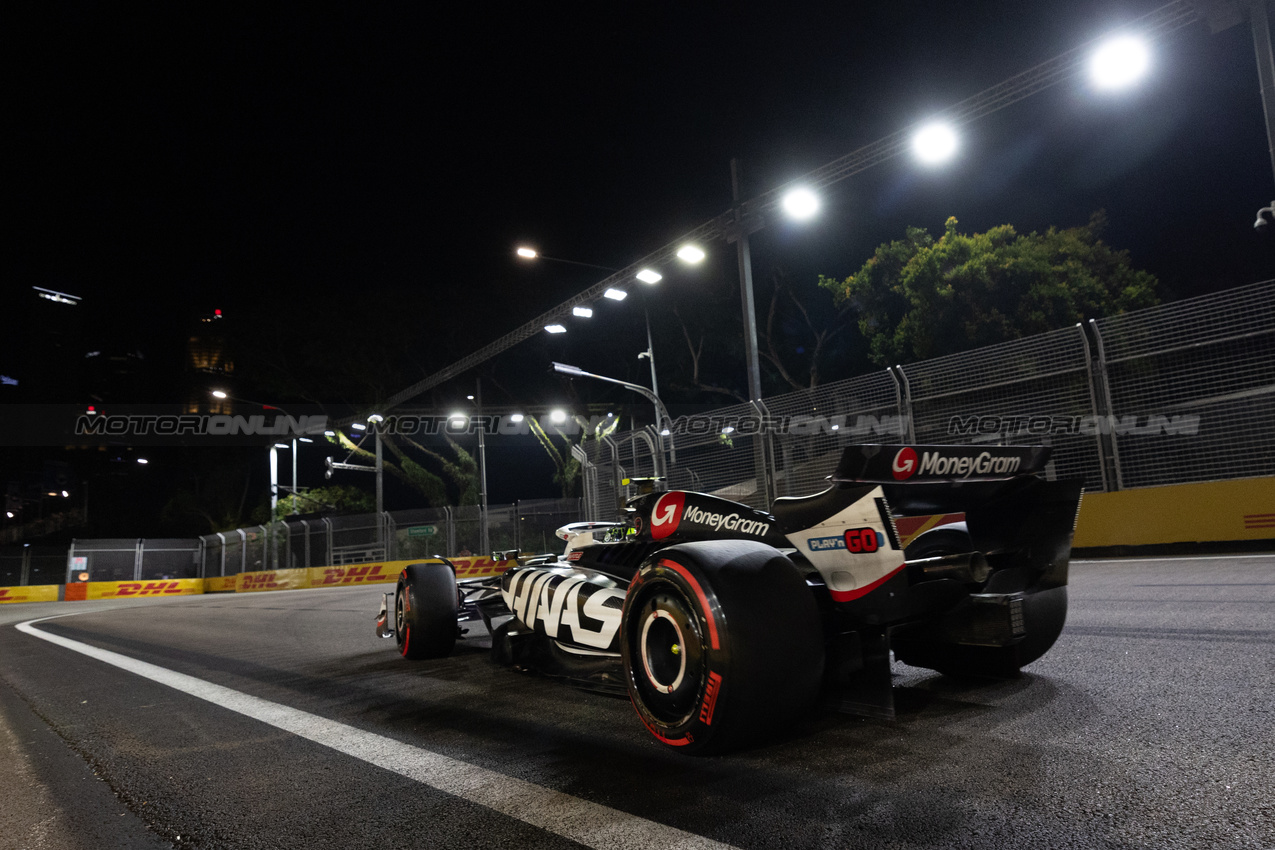 GP SINGAPORE, Nico Hulkenberg (GER) Haas VF-24.

21.09.2024. Formula 1 World Championship, Rd 18, Singapore Grand Prix, Marina Bay Street Circuit, Singapore, Qualifiche Day.

- www.xpbimages.com, EMail: requests@xpbimages.com © Copyright: Rew / XPB Images