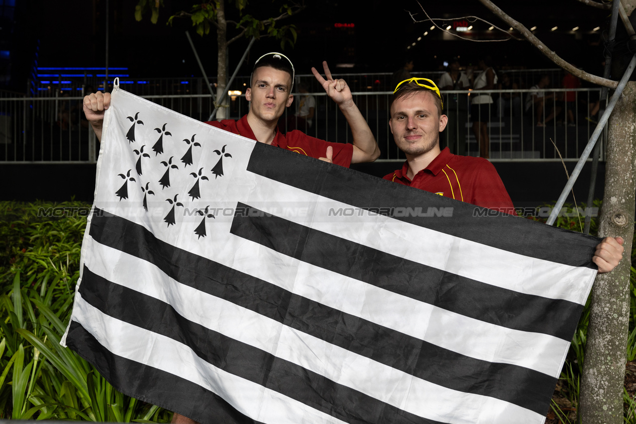 GP SINGAPORE, Circuit Atmosfera - Ferrari fans.

21.09.2024. Formula 1 World Championship, Rd 18, Singapore Grand Prix, Marina Bay Street Circuit, Singapore, Qualifiche Day.

- www.xpbimages.com, EMail: requests@xpbimages.com © Copyright: Rew / XPB Images