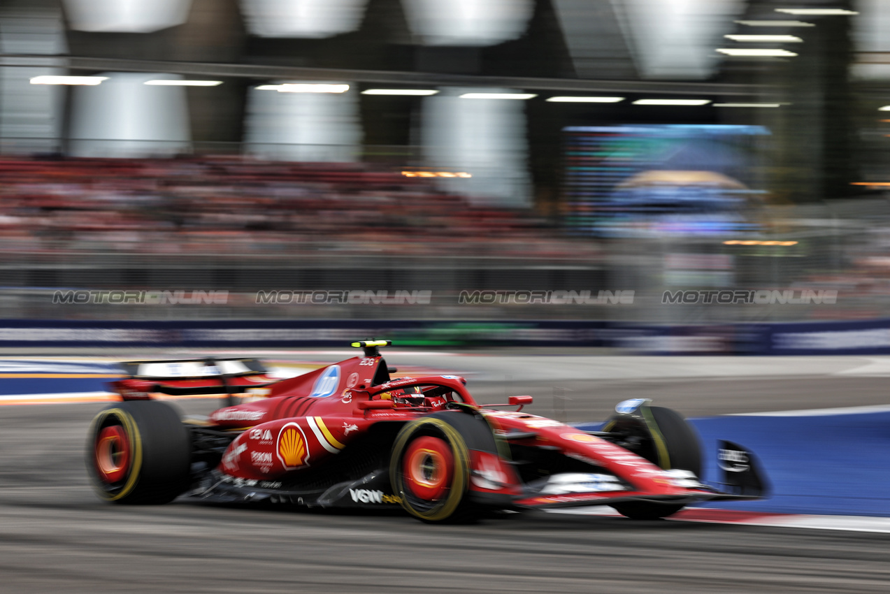 GP SINGAPORE, Carlos Sainz Jr (ESP) Ferrari SF-24.

21.09.2024. Formula 1 World Championship, Rd 18, Singapore Grand Prix, Marina Bay Street Circuit, Singapore, Qualifiche Day.

- www.xpbimages.com, EMail: requests@xpbimages.com © Copyright: Moy / XPB Images