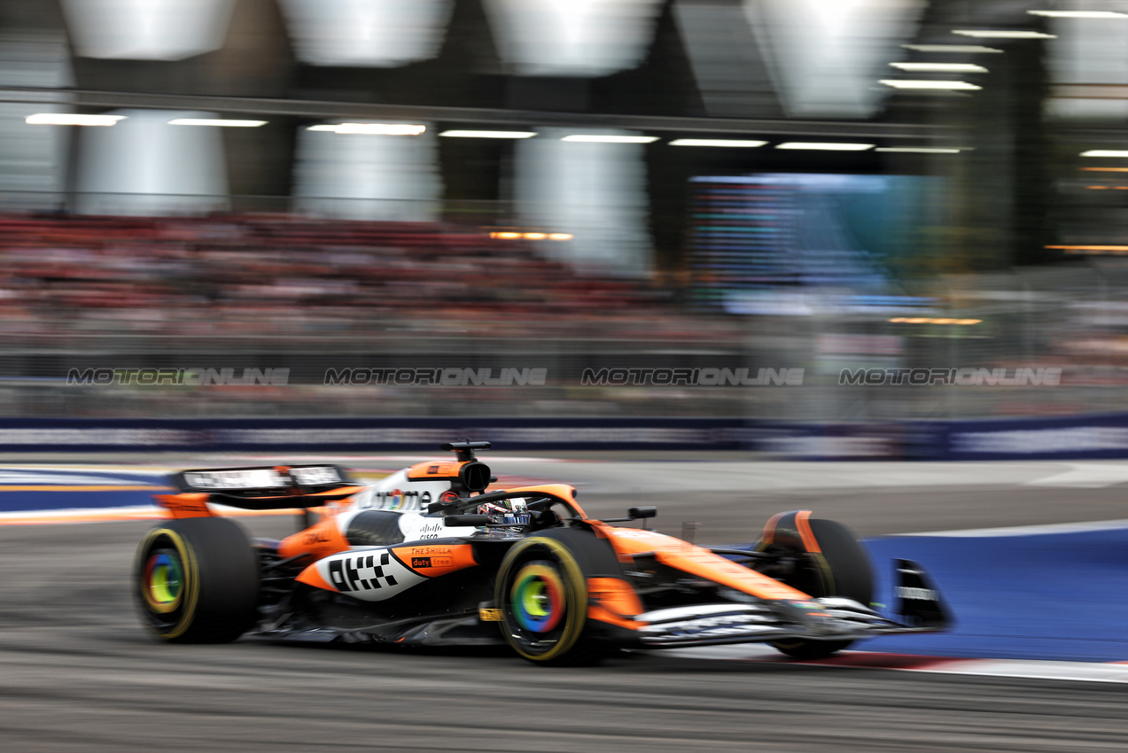 GP SINGAPORE, Oscar Piastri (AUS) McLaren MCL38.

21.09.2024. Formula 1 World Championship, Rd 18, Singapore Grand Prix, Marina Bay Street Circuit, Singapore, Qualifiche Day.

- www.xpbimages.com, EMail: requests@xpbimages.com © Copyright: Moy / XPB Images