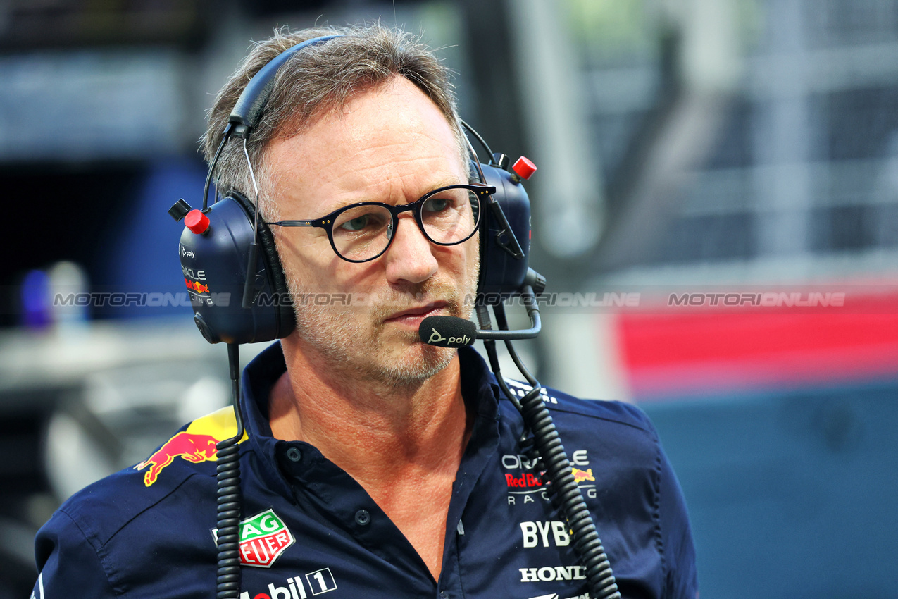 GP SINGAPORE, Christian Horner (GBR) Red Bull Racing Team Principal.

21.09.2024. Formula 1 World Championship, Rd 18, Singapore Grand Prix, Marina Bay Street Circuit, Singapore, Qualifiche Day.

- www.xpbimages.com, EMail: requests@xpbimages.com © Copyright: Batchelor / XPB Images