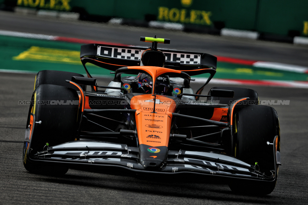 GP SINGAPORE, Lando Norris (GBR) McLaren MCL38.

21.09.2024. Formula 1 World Championship, Rd 18, Singapore Grand Prix, Marina Bay Street Circuit, Singapore, Qualifiche Day.

 - www.xpbimages.com, EMail: requests@xpbimages.com © Copyright: Coates / XPB Images