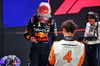 GP SINGAPORE, Lando Norris (GBR) McLaren e Max Verstappen (NLD) Red Bull Racing in qualifying parc ferme.

21.09.2024. Formula 1 World Championship, Rd 18, Singapore Grand Prix, Marina Bay Street Circuit, Singapore, Qualifiche Day.

- www.xpbimages.com, EMail: requests@xpbimages.com © Copyright: Batchelor / XPB Images