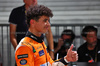 GP SINGAPORE, Lando Norris (GBR) McLaren celebrates his pole position in qualifying parc ferme.

21.09.2024. Formula 1 World Championship, Rd 18, Singapore Grand Prix, Marina Bay Street Circuit, Singapore, Qualifiche Day.

 - www.xpbimages.com, EMail: requests@xpbimages.com © Copyright: Coates / XPB Images