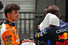 GP SINGAPORE, (L to R): Lando Norris (GBR) McLaren with Max Verstappen (NLD) Red Bull Racing in qualifying parc ferme.

21.09.2024. Formula 1 World Championship, Rd 18, Singapore Grand Prix, Marina Bay Street Circuit, Singapore, Qualifiche Day.

 - www.xpbimages.com, EMail: requests@xpbimages.com © Copyright: Coates / XPB Images