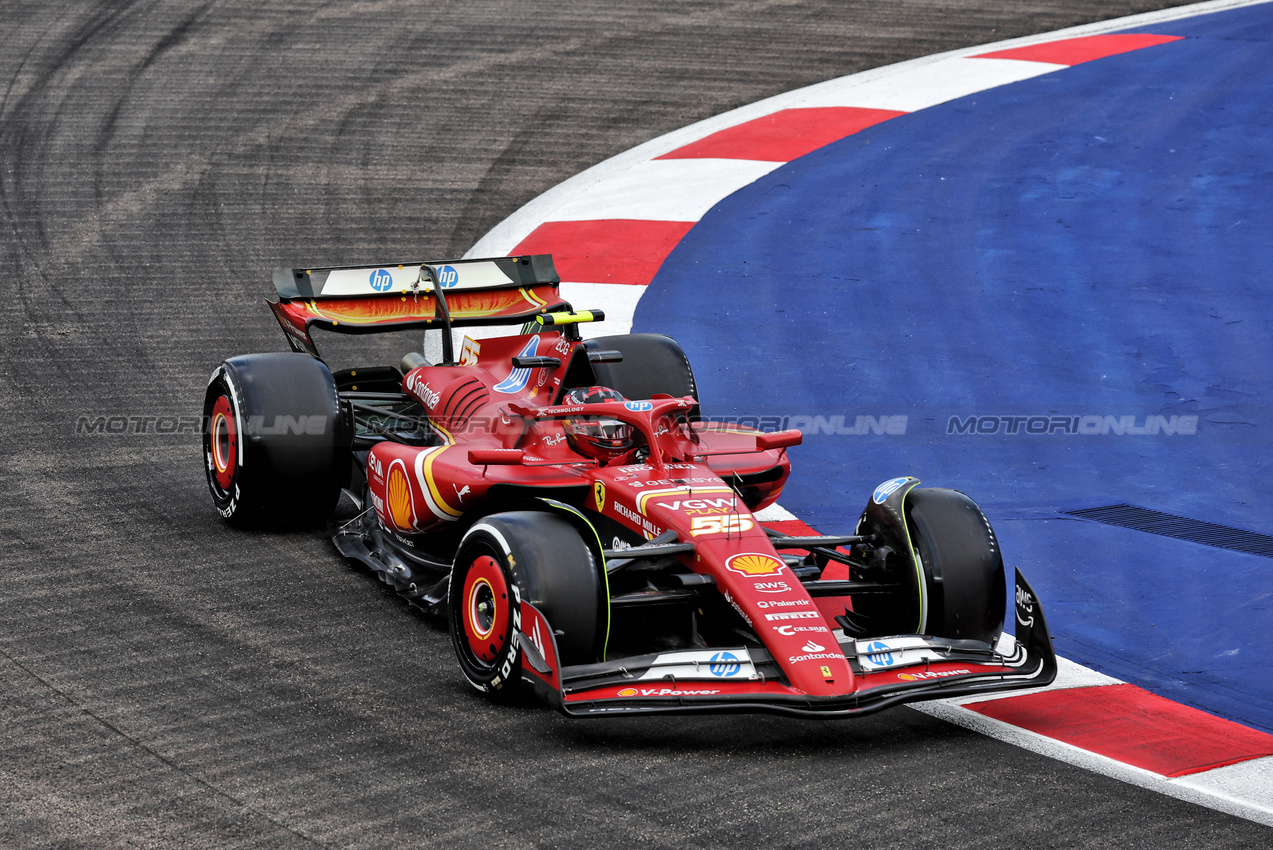 GP SINGAPORE, Carlos Sainz Jr (ESP) Ferrari SF-24.

20.09.2024. Formula 1 World Championship, Rd 18, Singapore Grand Prix, Marina Bay Street Circuit, Singapore, Practice Day.

- www.xpbimages.com, EMail: requests@xpbimages.com © Copyright: Rew / XPB Images