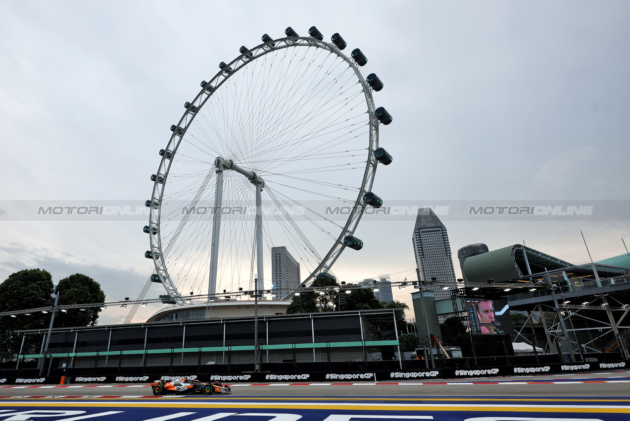 GP SINGAPORE, Lando Norris (GBR) McLaren MCL38.

20.09.2024. Formula 1 World Championship, Rd 18, Singapore Grand Prix, Marina Bay Street Circuit, Singapore, Practice Day.

- www.xpbimages.com, EMail: requests@xpbimages.com © Copyright: Moy / XPB Images