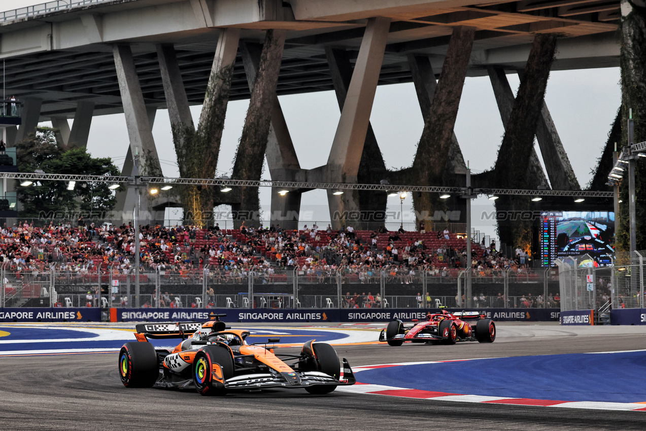 GP SINGAPORE, Oscar Piastri (AUS) McLaren MCL38.

20.09.2024. Formula 1 World Championship, Rd 18, Singapore Grand Prix, Marina Bay Street Circuit, Singapore, Practice Day.

- www.xpbimages.com, EMail: requests@xpbimages.com © Copyright: Rew / XPB Images