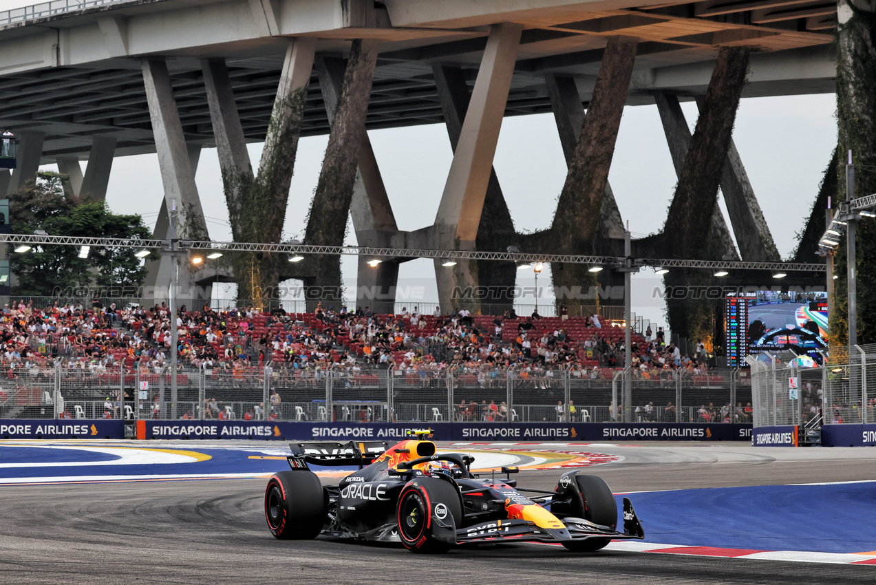 GP SINGAPORE, Sergio Perez (MEX) Red Bull Racing RB20.

20.09.2024. Formula 1 World Championship, Rd 18, Singapore Grand Prix, Marina Bay Street Circuit, Singapore, Practice Day.

- www.xpbimages.com, EMail: requests@xpbimages.com © Copyright: Rew / XPB Images