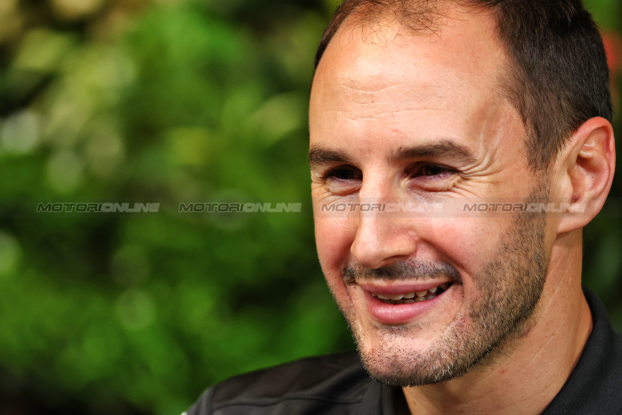 GP SINGAPORE, Oliver Oakes (GBR) Alpine F1 Team Team Principal.

20.09.2024. Formula 1 World Championship, Rd 18, Singapore Grand Prix, Marina Bay Street Circuit, Singapore, Practice Day.

- www.xpbimages.com, EMail: requests@xpbimages.com © Copyright: Batchelor / XPB Images