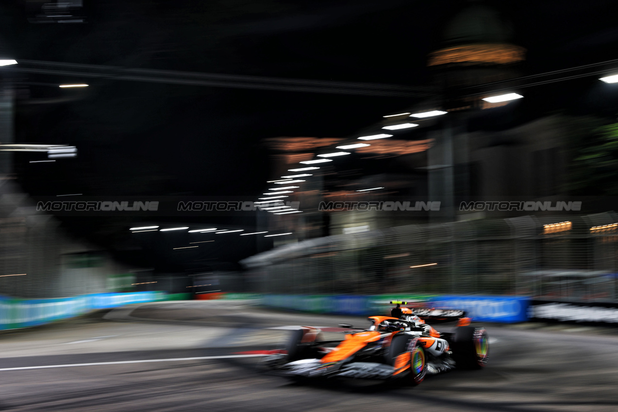 GP SINGAPORE, Lando Norris (GBR) McLaren MCL38.

20.09.2024. Formula 1 World Championship, Rd 18, Singapore Grand Prix, Marina Bay Street Circuit, Singapore, Practice Day.

 - www.xpbimages.com, EMail: requests@xpbimages.com © Copyright: Coates / XPB Images