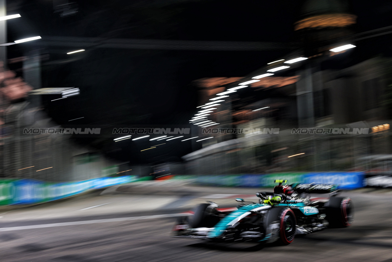 GP SINGAPORE, Lewis Hamilton (GBR) Mercedes AMG F1 W15.

20.09.2024. Formula 1 World Championship, Rd 18, Singapore Grand Prix, Marina Bay Street Circuit, Singapore, Practice Day.

 - www.xpbimages.com, EMail: requests@xpbimages.com © Copyright: Coates / XPB Images