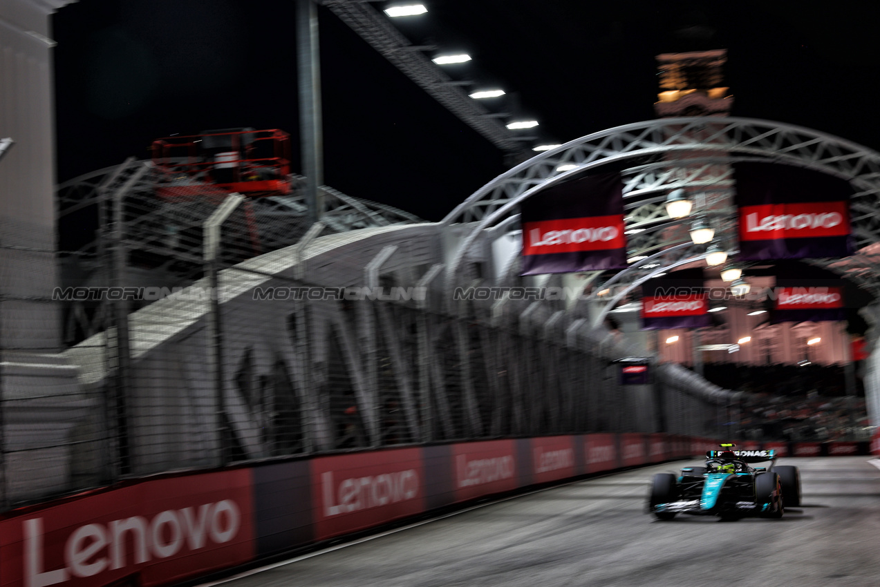 GP SINGAPORE, Lewis Hamilton (GBR) Mercedes AMG F1 W15.

20.09.2024. Formula 1 World Championship, Rd 18, Singapore Grand Prix, Marina Bay Street Circuit, Singapore, Practice Day.

 - www.xpbimages.com, EMail: requests@xpbimages.com © Copyright: Coates / XPB Images