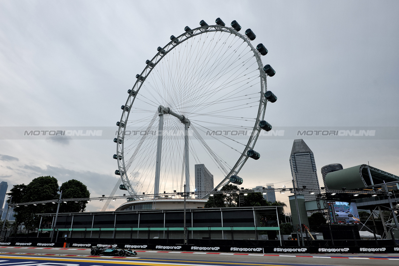 GP SINGAPORE, George Russell (GBR) Mercedes AMG F1 W15.

20.09.2024. Formula 1 World Championship, Rd 18, Singapore Grand Prix, Marina Bay Street Circuit, Singapore, Practice Day.

- www.xpbimages.com, EMail: requests@xpbimages.com © Copyright: Moy / XPB Images