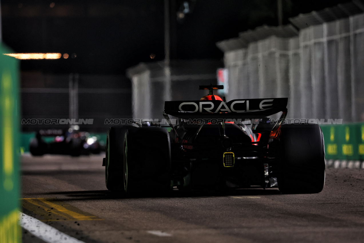 GP SINGAPORE, Max Verstappen (NLD) Red Bull Racing RB20.

20.09.2024. Formula 1 World Championship, Rd 18, Singapore Grand Prix, Marina Bay Street Circuit, Singapore, Practice Day.

- www.xpbimages.com, EMail: requests@xpbimages.com © Copyright: Charniaux / XPB Images