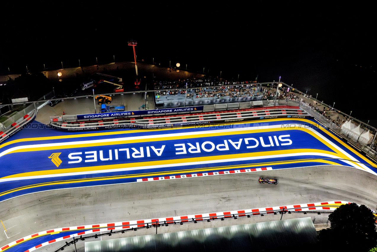 GP SINGAPORE, Max Verstappen (NLD) Red Bull Racing RB20.

20.09.2024. Formula 1 World Championship, Rd 18, Singapore Grand Prix, Marina Bay Street Circuit, Singapore, Practice Day.

- www.xpbimages.com, EMail: requests@xpbimages.com © Copyright: Moy / XPB Images