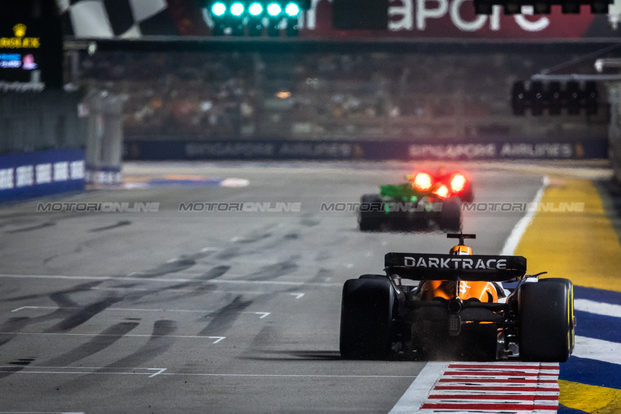 GP SINGAPORE, Oscar Piastri (AUS) McLaren MCL38.

20.09.2024. Formula 1 World Championship, Rd 18, Singapore Grand Prix, Marina Bay Street Circuit, Singapore, Practice Day.

- www.xpbimages.com, EMail: requests@xpbimages.com © Copyright: Bearne / XPB Images