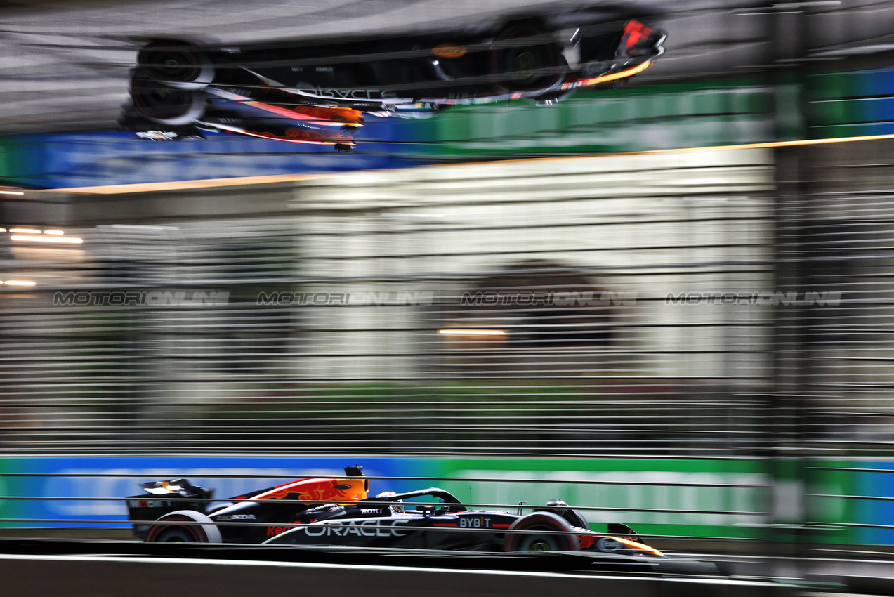 GP SINGAPORE, Max Verstappen (NLD) Red Bull Racing RB20.

20.09.2024. Formula 1 World Championship, Rd 18, Singapore Grand Prix, Marina Bay Street Circuit, Singapore, Practice Day.

- www.xpbimages.com, EMail: requests@xpbimages.com © Copyright: Rew / XPB Images