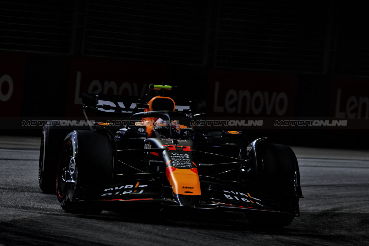 GP SINGAPORE, Sergio Perez (MEX) Red Bull Racing RB20.

20.09.2024. Formula 1 World Championship, Rd 18, Singapore Grand Prix, Marina Bay Street Circuit, Singapore, Practice Day.

 - www.xpbimages.com, EMail: requests@xpbimages.com © Copyright: Coates / XPB Images