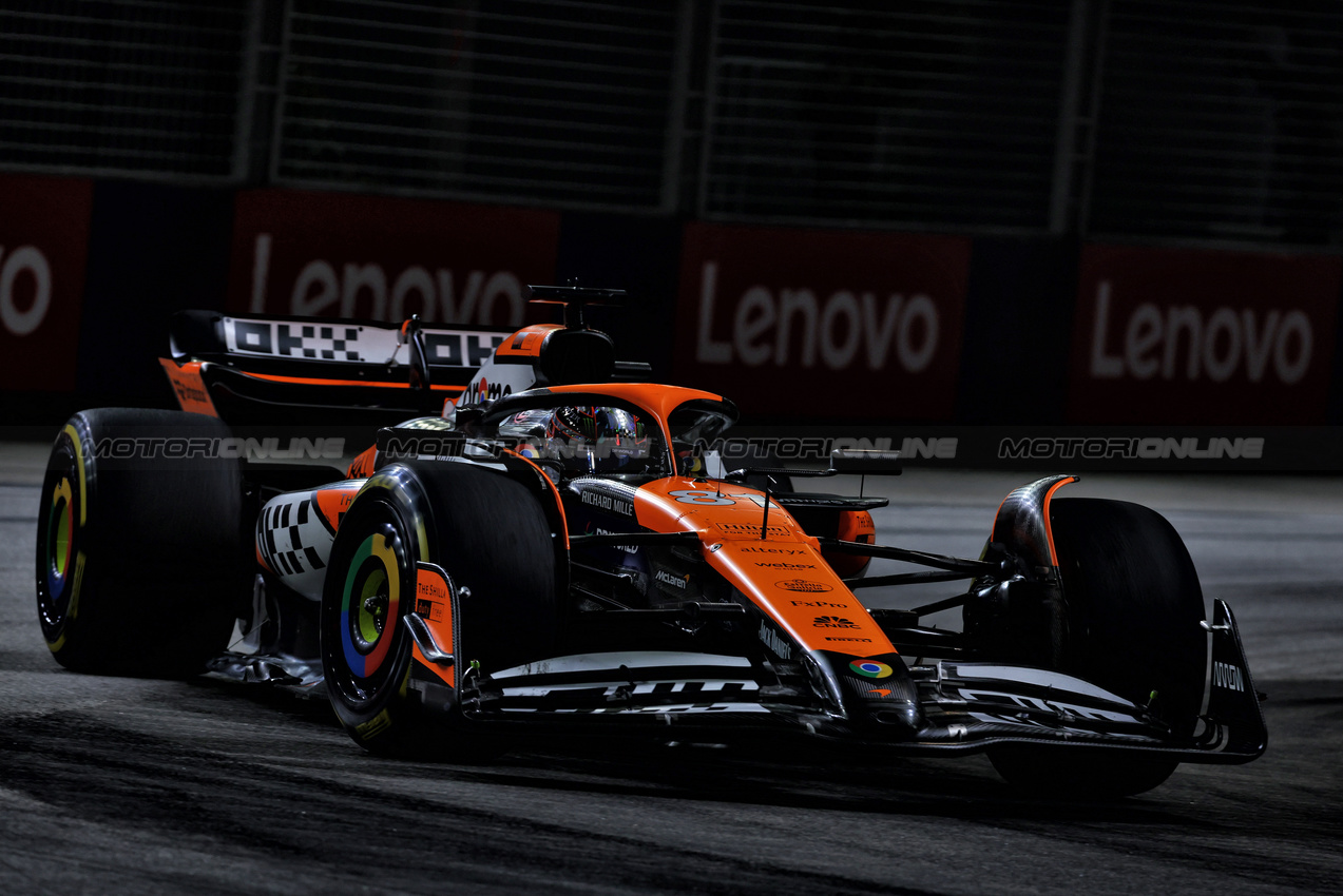 GP SINGAPORE, Oscar Piastri (AUS) McLaren MCL38.

20.09.2024. Formula 1 World Championship, Rd 18, Singapore Grand Prix, Marina Bay Street Circuit, Singapore, Practice Day.

 - www.xpbimages.com, EMail: requests@xpbimages.com © Copyright: Coates / XPB Images