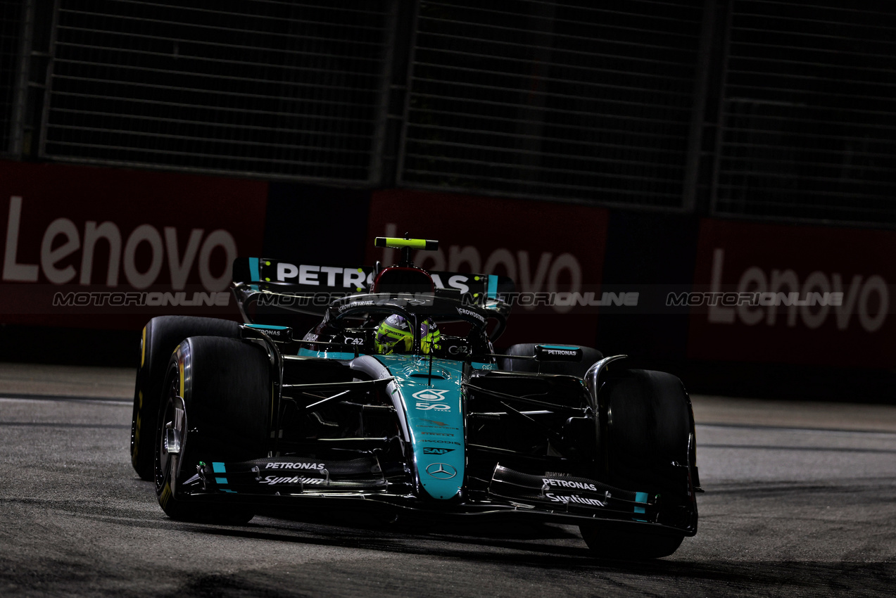 GP SINGAPORE, Lewis Hamilton (GBR) Mercedes AMG F1 W15.

20.09.2024. Formula 1 World Championship, Rd 18, Singapore Grand Prix, Marina Bay Street Circuit, Singapore, Practice Day.

 - www.xpbimages.com, EMail: requests@xpbimages.com © Copyright: Coates / XPB Images