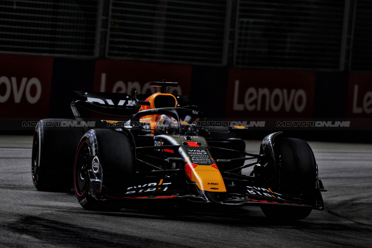 GP SINGAPORE, Max Verstappen (NLD) Red Bull Racing RB20.

20.09.2024. Formula 1 World Championship, Rd 18, Singapore Grand Prix, Marina Bay Street Circuit, Singapore, Practice Day.

 - www.xpbimages.com, EMail: requests@xpbimages.com © Copyright: Coates / XPB Images