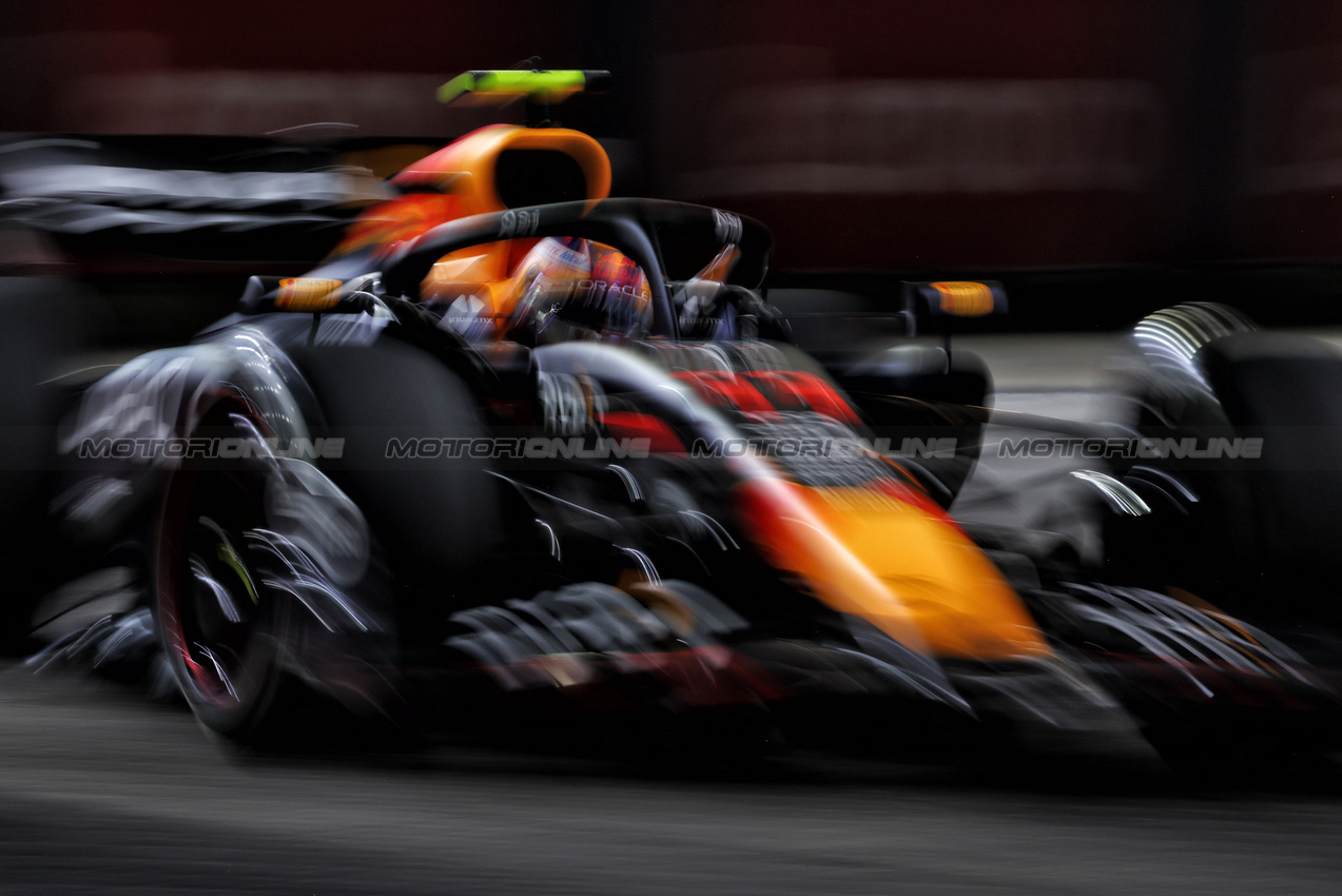 GP SINGAPORE, Sergio Perez (MEX) Red Bull Racing RB20.

20.09.2024. Formula 1 World Championship, Rd 18, Singapore Grand Prix, Marina Bay Street Circuit, Singapore, Practice Day.

 - www.xpbimages.com, EMail: requests@xpbimages.com © Copyright: Coates / XPB Images