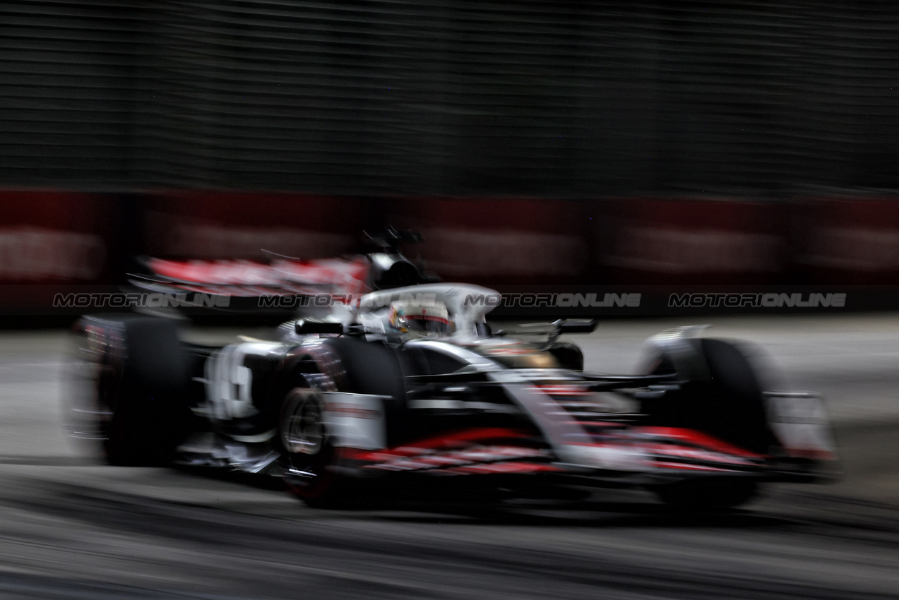 GP SINGAPORE, Kevin Magnussen (DEN) Haas VF-24.

20.09.2024. Formula 1 World Championship, Rd 18, Singapore Grand Prix, Marina Bay Street Circuit, Singapore, Practice Day.

 - www.xpbimages.com, EMail: requests@xpbimages.com © Copyright: Coates / XPB Images