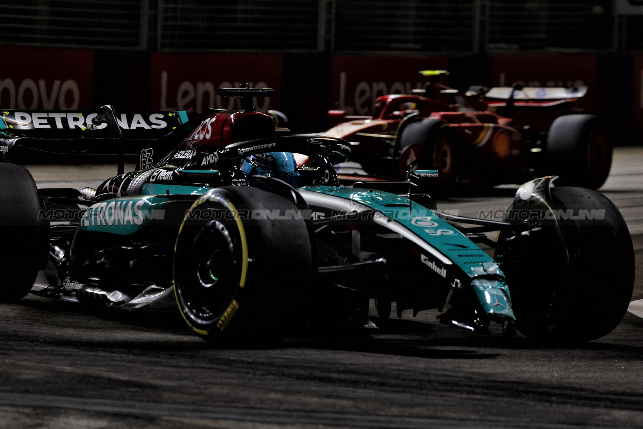 GP SINGAPORE, George Russell (GBR) Mercedes AMG F1 W15 with a broken front wing.

20.09.2024. Formula 1 World Championship, Rd 18, Singapore Grand Prix, Marina Bay Street Circuit, Singapore, Practice Day.

 - www.xpbimages.com, EMail: requests@xpbimages.com © Copyright: Coates / XPB Images