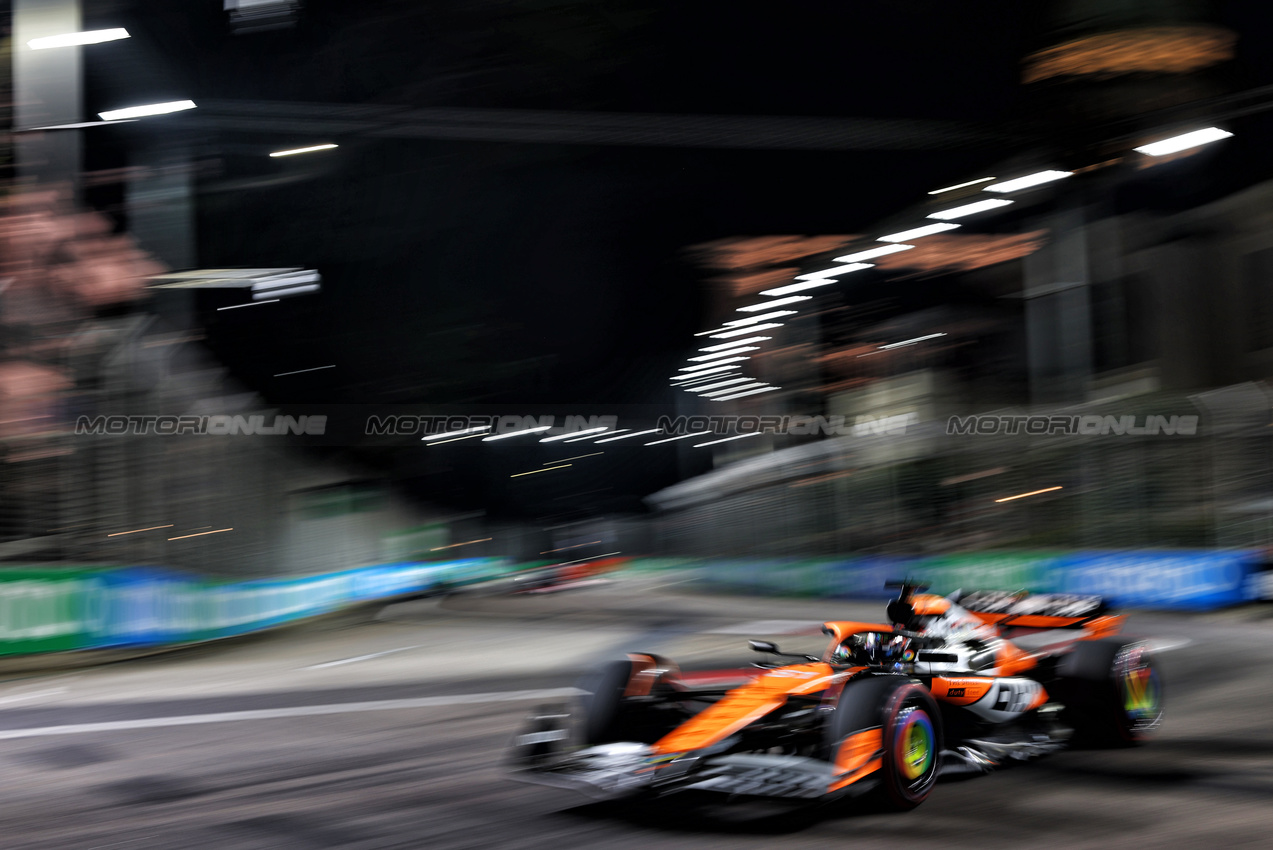 GP SINGAPORE, Oscar Piastri (AUS) McLaren MCL38.

20.09.2024. Formula 1 World Championship, Rd 18, Singapore Grand Prix, Marina Bay Street Circuit, Singapore, Practice Day.

 - www.xpbimages.com, EMail: requests@xpbimages.com © Copyright: Coates / XPB Images