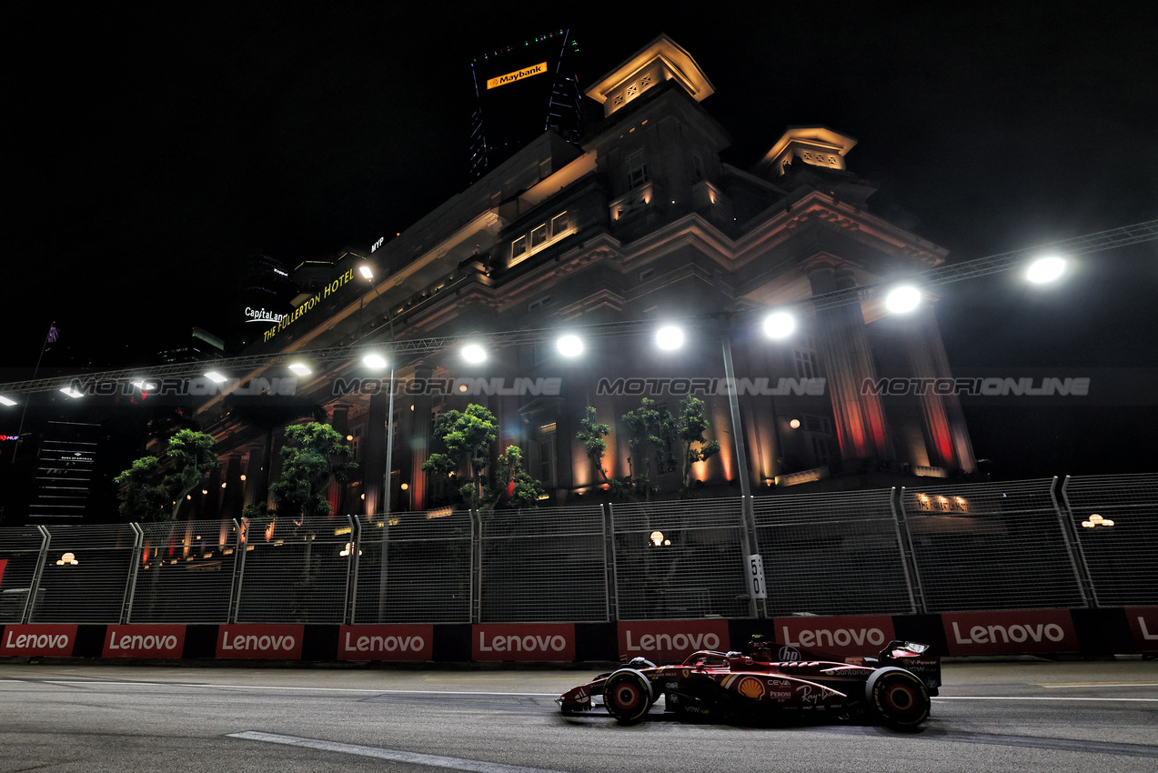 GP SINGAPORE, Carlos Sainz Jr (ESP) Ferrari SF-24.

20.09.2024. Formula 1 World Championship, Rd 18, Singapore Grand Prix, Marina Bay Street Circuit, Singapore, Practice Day.

- www.xpbimages.com, EMail: requests@xpbimages.com © Copyright: Rew / XPB Images