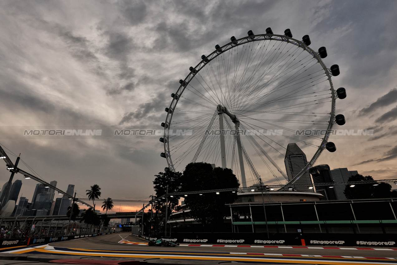 GP SINGAPORE, Fernando Alonso (ESP) Aston Martin F1 Team AMR24.

20.09.2024. Formula 1 World Championship, Rd 18, Singapore Grand Prix, Marina Bay Street Circuit, Singapore, Practice Day.

- www.xpbimages.com, EMail: requests@xpbimages.com © Copyright: Moy / XPB Images