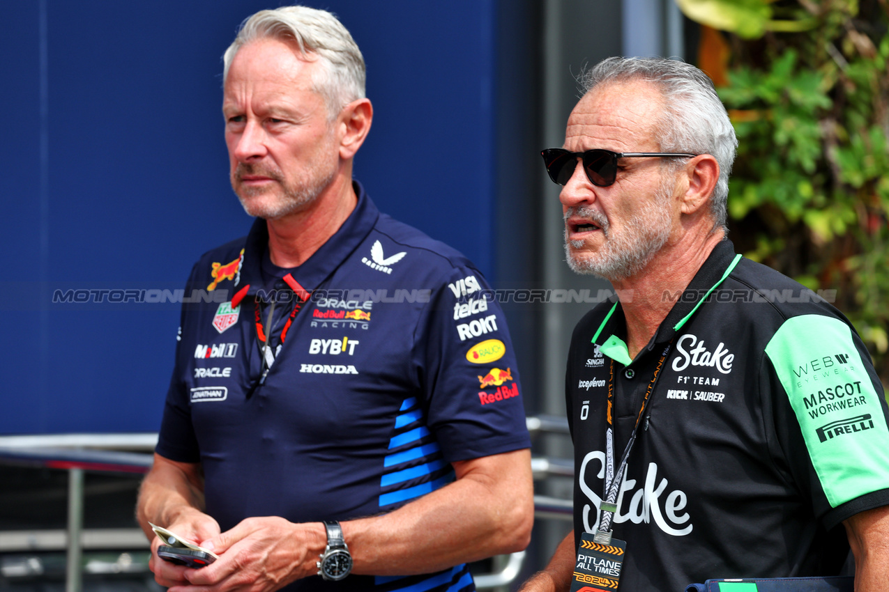 GP SINGAPORE, Beat Zehnder (SUI) Sauber F1 Sporting Director with Jonathan Wheatley (GBR) Red Bull Racing Team Manager.

20.09.2024. Formula 1 World Championship, Rd 18, Singapore Grand Prix, Marina Bay Street Circuit, Singapore, Practice Day.

 - www.xpbimages.com, EMail: requests@xpbimages.com © Copyright: Coates / XPB Images